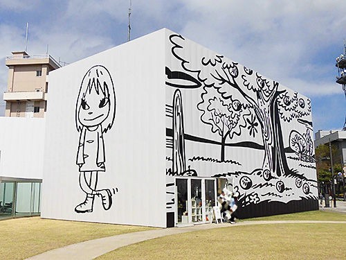 十和田 市 コレクション 現代 美術館 前 アート 広場