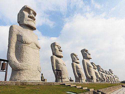 札幌 真駒内滝野霊園のモアイ像を観てきたから : あなたは『おもしろ