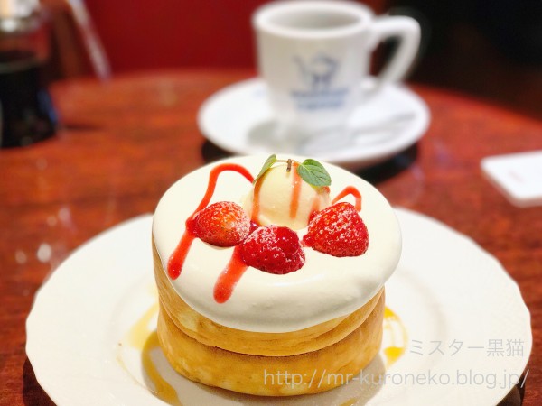 星乃珈琲店 松戸 苺とふんわりクリームのスフレパンケーキ ミスター黒猫のカフェめぐり パンケーキを日本一実食