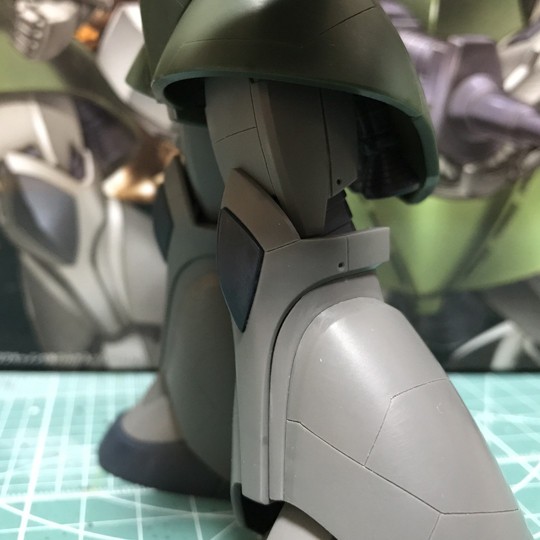 Hguc ゲルググ製作2 丸穴で簡単なディテールを追加 ずっとガンプラ