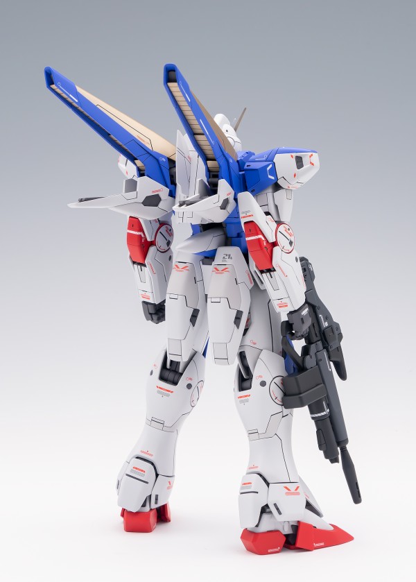 c*e様 MG ZZガンダム V2アサルトバスターガンダム ver.ka 宇宙世紀が生んだ、究極のモビルスーツ――ガンプラ「MG 1/100 V2