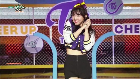 TWICE CHEER UP 衣装 : 観・聴・楽 2