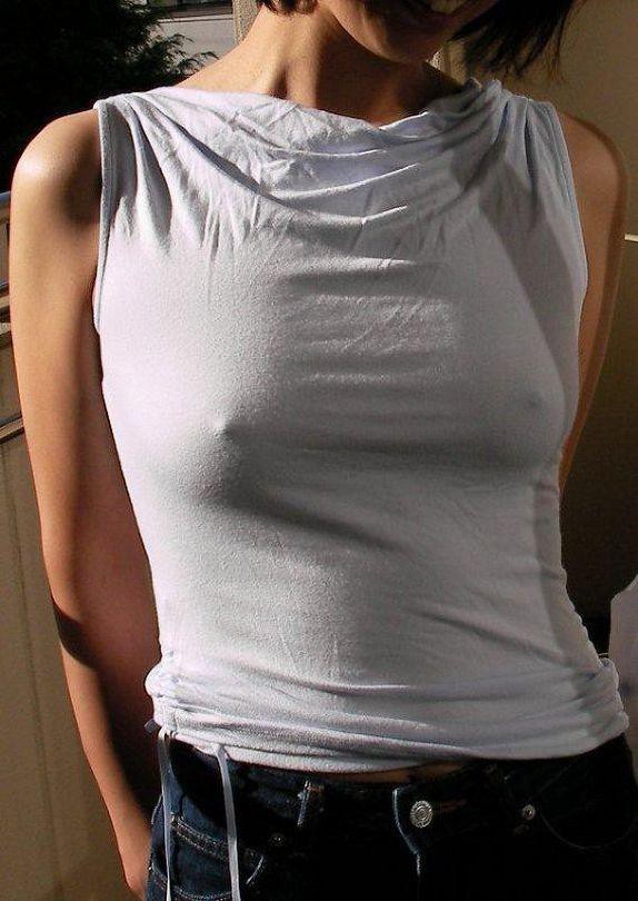 着衣　乳首 