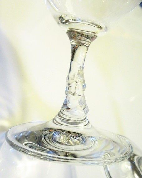 Uvレジン 割れてしまったワイングラスを 透明uvレジンで修復してみました 印象派画家の勘違い New