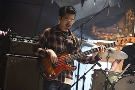 この曲のベースやべーから聴いてみてw もんてぃ ぱいそん