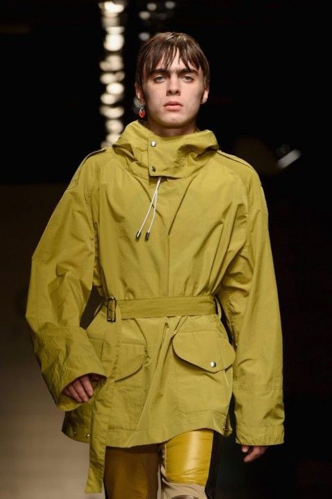 海外 リアム ギャラガーの息子のレノン ギャラガー モデルとしてファッションショーにデビュー 音楽ネタまとめ