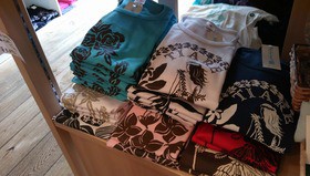 Tahiti Imports(タヒチインポーツ)のTシャツと今日のウインドウ！ : MuuMuuMamaのALOHA WEBLOG