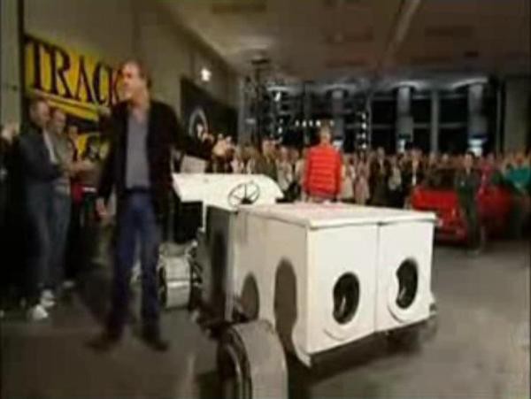 自分の 偽車 を爆破した人 Free Time