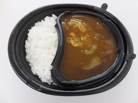 朗報 セブンのビーフカレーが食べやすくなって新登場 秘訣は底を斜めにする事 なんjなんでもあり部