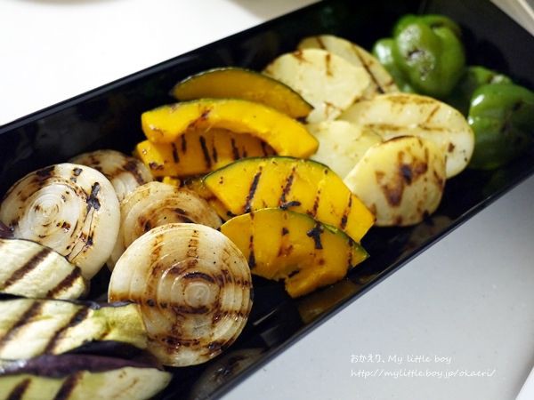 ル・クルーゼ　【グリル・ロンド】 暮らし】ル・クルーゼ、ホーローグリルパン「グリル・ロンド」を春夏