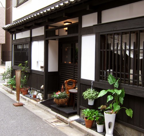 骨付き鶏ももをがっつり ビストロアギャット 門前仲町 自己ベスト更新中