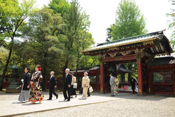 根津神社 結婚式 神社結婚式東京 なでしこスタイルの結婚式白無垢着付けとブライダルヘアメイク 神社結婚式 レストランウエディング出張着付けとヘアメイク