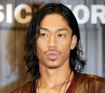 Akira 男性ホルモンが出すぎて1日にしてロン毛になったそうですw Exile Tribe まとめ