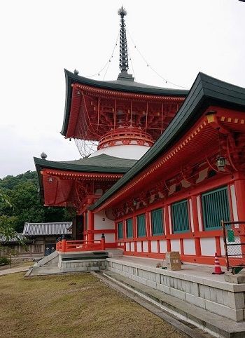 中世からの風習 納骨 を引き継ぐ善光寺雲上殿に参拝 小林玲子の善光寺表参道日記