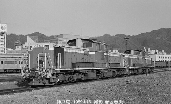 1989-1 神戸港の廃車体と西鉄8000系の甲種輸送 : 鉄道写真家 岩堀春夫