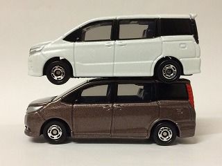 14年12月トミカ新車 トヨタヴォクシー、ノア : おもちゃ雑記帖