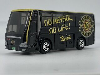 黒に黄色 カッコいいデザインのチームバス 柏レイソル