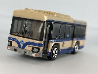車種もカラーも同じだが細部がいろいろ異なる横浜市営バス : おもちゃ