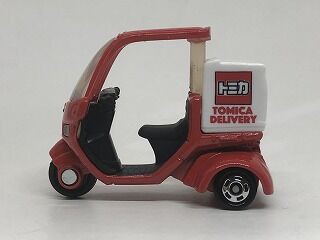 一体何を届けてくれるのだろう・・・トミカ博デリバリーバイク