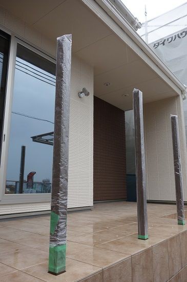 玄関ポーチとタイルデッキが繋がっています ガーデニング工房 風我里 滋賀から発信