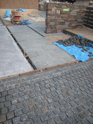 黒ピンコロ石から眺める庭 ガーデニング工房 風我里 滋賀から発信