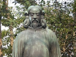 神武天皇像がある豊橋公園（豊橋市） : 三河・遠州・南信州を