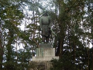 神武天皇像がある豊橋公園（豊橋市） : 三河・遠州・南信州をセロー225