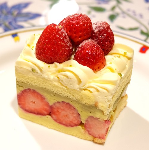 いちごとピスタチオのショートケーキとは何ごとか メタボギア