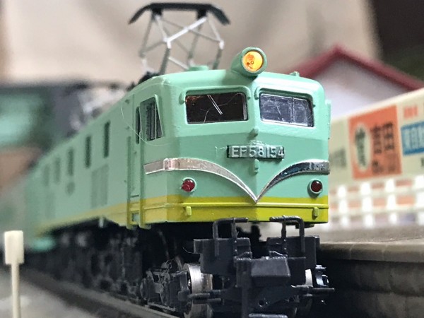 KATO EF58 青大将 KATO EF58 初期形大窓ヒサシ付 青大将 の入線です。3048