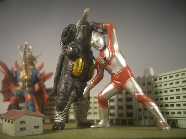 大沈没！日本列島最後の日～バンダイ ウルトラ怪獣戯画ラストバトル