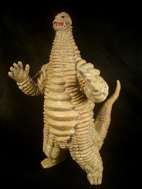 怪獣無法地帯～髑髏怪獣レッドキング、宇宙狩人クール星人、カプセル