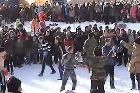 ロシアの喧嘩祭り 痛い前に寒くないのか 面白動画 Youtubeまとめて何でも動画チャンネル ロシアの喧嘩祭り 痛い前に寒くないのか 面白動画 Youtubeまとめて何でも動画チャンネル