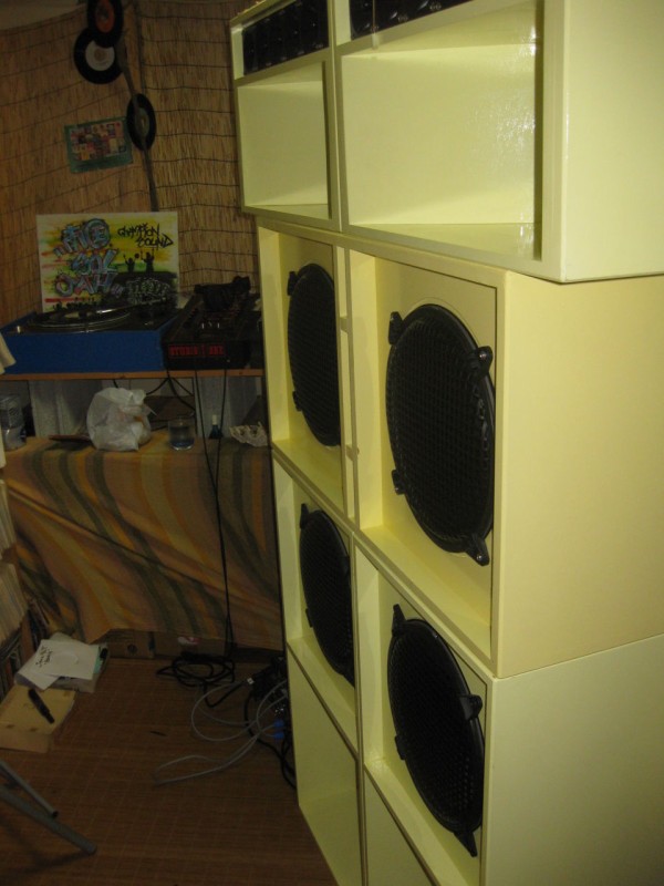 レゲエ　サウンド　システム　黄色