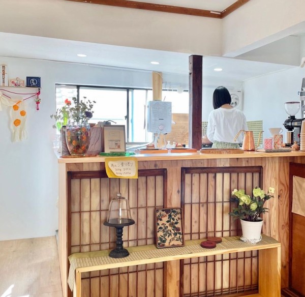 掲載期間 5月末まで/カフェカウンター