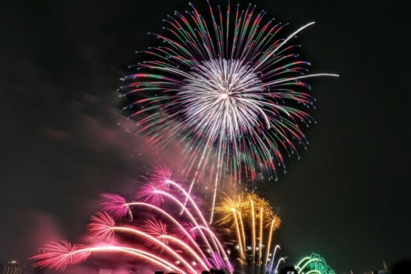 今年は待望の淀川花火が見れる なにわ淀川花火大会 22 が8月27日 土 に開催決定 淀川花火 花火大会22 大阪つーしん 大阪 市の地域情報サイト