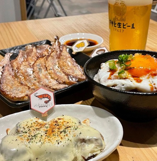 とにかく餃子にこだわった居酒屋 福島にある 福島オシャレ居酒屋 ペガサス餃子 で変わり種の餃子を頬張る 福島区福島 大阪つーしん 大阪市の地域情報サイト