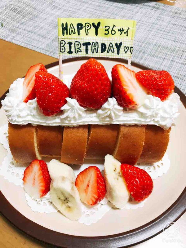 市販のロールケーキをデコレーションして誕生日ケーキ Nanomom 日記