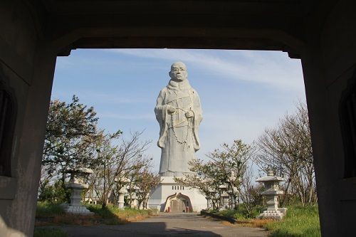 新潟 越後の里 親鸞聖人像 軟体レポート