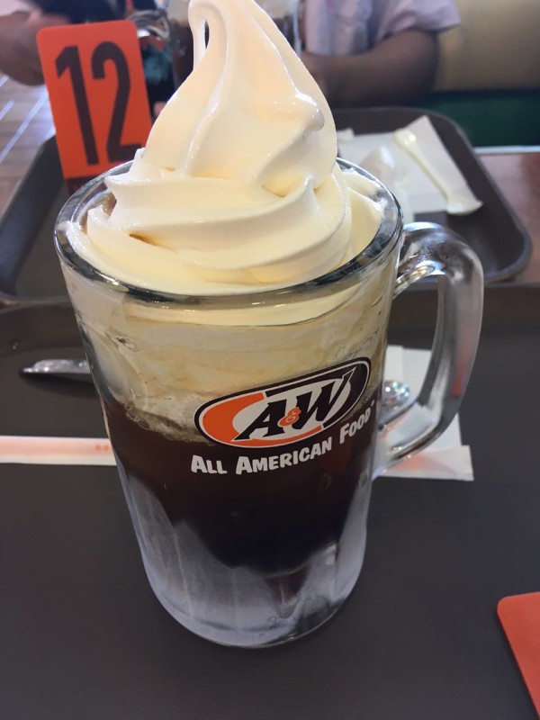 ａ ｗ 牧港店 沖縄 The A Wバーガー チリチーズカーリーフライ ルートビアフロート 猶の活動記