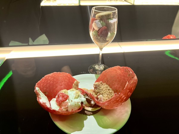 難波】日本一大きないちごが乗ったパフェ ～栗花 -licca- : 自己