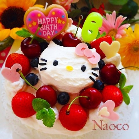 長女ちゃん6歳 キティちゃんの2段バースデーケーキ ぇりにゃんちゃんのキャラクッキー からだにやさしいキャラ弁とおうちごはん