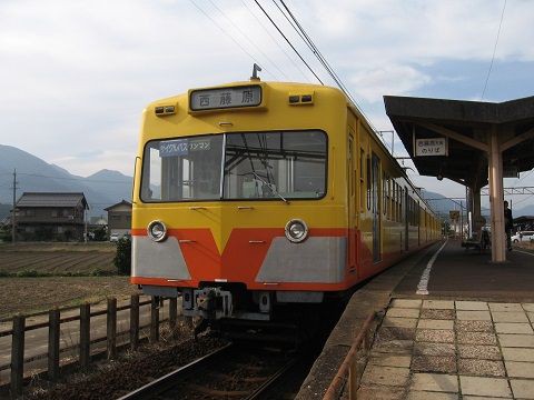 三岐鉄道と近江鉄道の西武赤電色が 同じ業者で塗られている件 ほんじょーの鉄活動記録