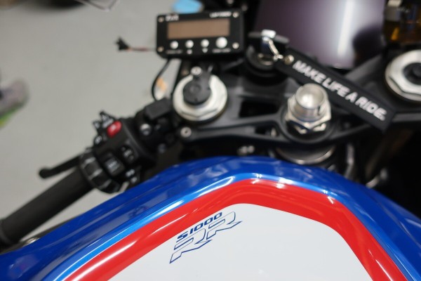 梨塾ガレージ】 ユーザー車 ２０１９ Ｓ１０００ＲＲ ラップタイマー バックステップ スライダー取付 : 梨本塾 リザルト＆レポート