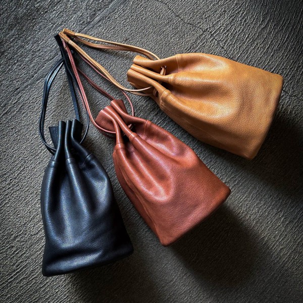 美品MOTOレザーナップサック