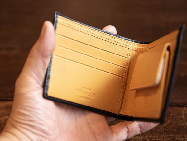 開けば鮮やかなイエロー。ETTINGER定番二つ折り財布! : NATORIYAのブログ