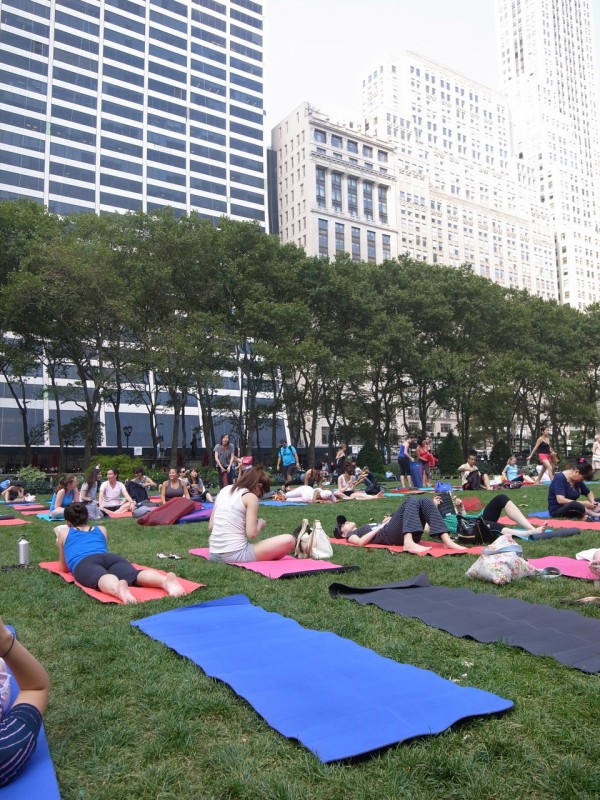 Bryant Park Yoga With Lululemon 犬が西向きゃ 猫は東