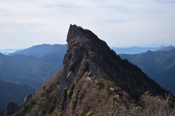 石鎚山 開山1300年、歴史ある修験の道を辿る山旅 : お気楽ハイカーの