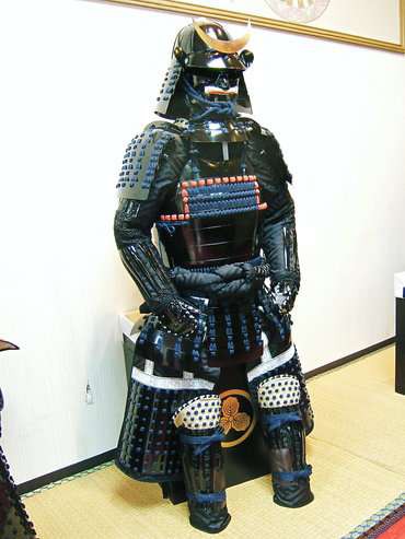 鎧に関するネタ 日本の鎧 甲冑 武者鎧 どっちも強いしどっちも重い ネタを探して三千ページ