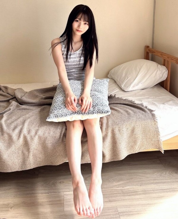 岡本姫奈 まとめ売り ③ 岡本姫奈】裏表紙【BOMB2025年4・5月号 2025/3/7発売】 : 乃木坂方丈記