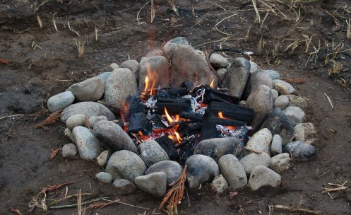 総員 庭の即席囲炉裏を改修せよ 怪傑 ド エリート男爵